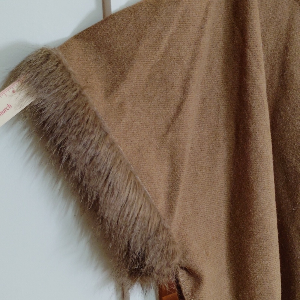 Luxurious Tan Faux Fur-Trimmed Women's Cape - Picture 5 of 5